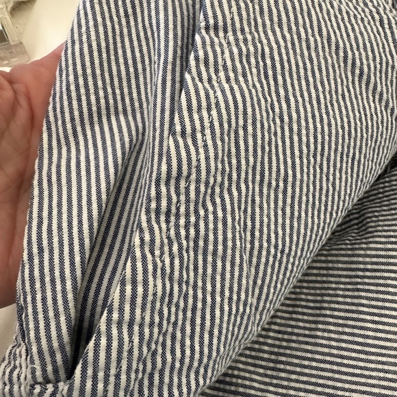 IZOD MENS SEERSUCKER BLUE AND WHITE STRIPED SHORTS 42 - Picture 4 of 7